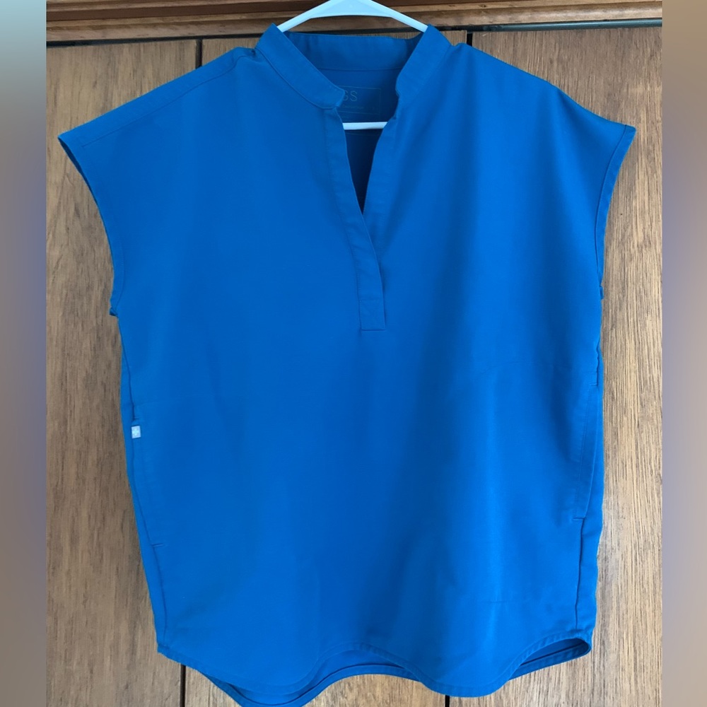 FIGS Rafaela Oversized Scrub top Small